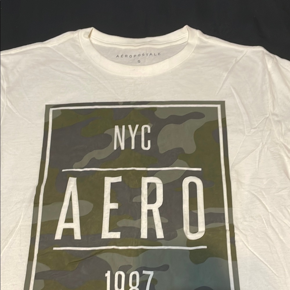 Aeropostale White and Green Short Sleeve Tee